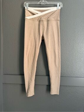 BEYOND YOGA • high waisted midi leggings - crossover outlined - tan white Medium